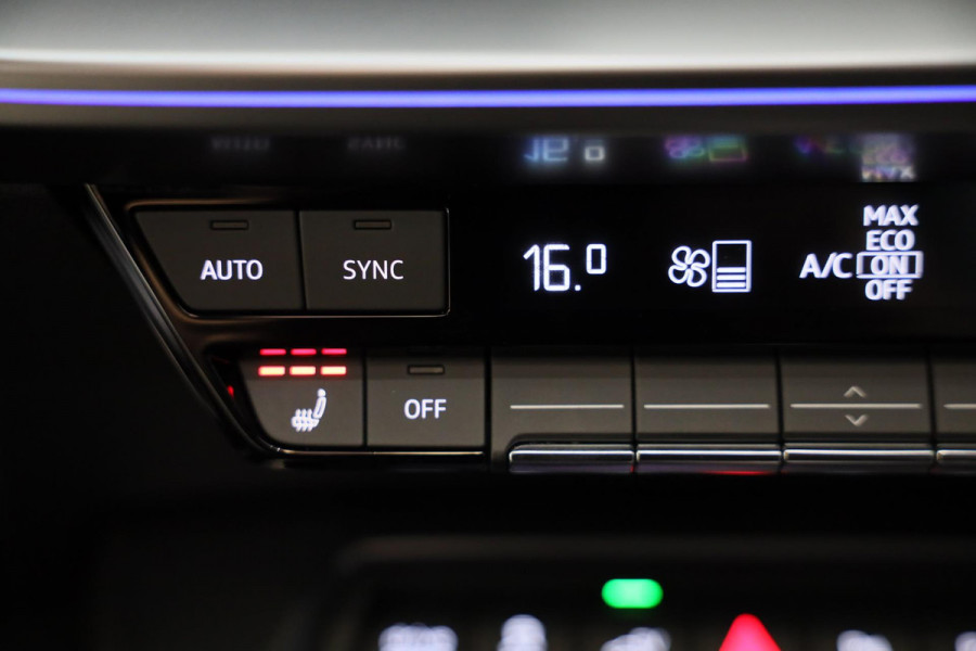 Audi A3 Sportback 40 TFSI e RS3 Look / 204 PK / RS Zetels / Cc / Camera / Navi / Open Pano / Digital Cockpit / Led / Pdc / 18 Inch