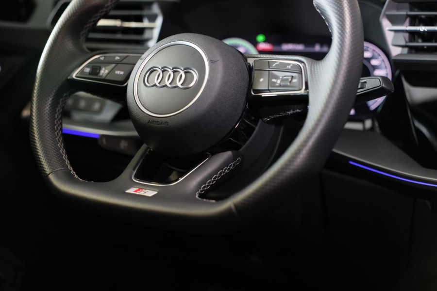 Audi A3 Sportback 40 TFSI e RS3 Look / 204 PK / RS Zetels / Cc / Camera / Navi / Open Pano / Digital Cockpit / Led / Pdc / 18 Inch