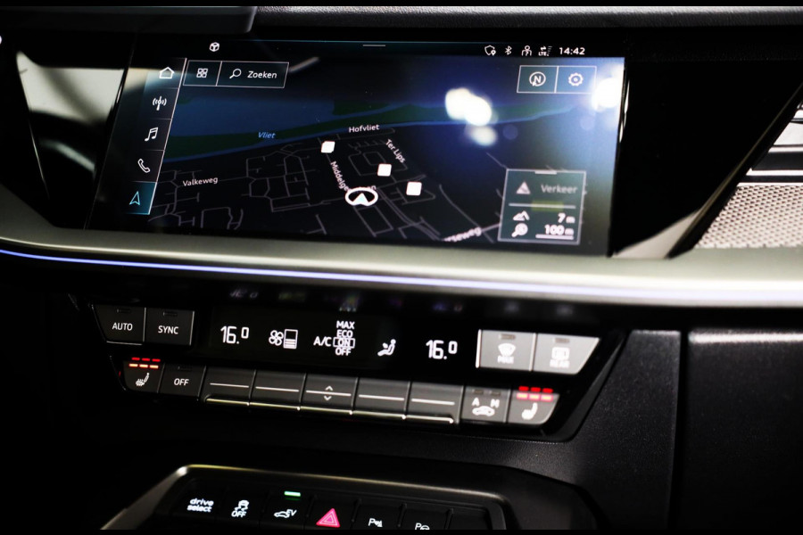 Audi A3 Sportback 40 TFSI e RS3 Look / 204 PK / RS Zetels / Cc / Camera / Navi / Open Pano / Digital Cockpit / Led / Pdc / 18 Inch