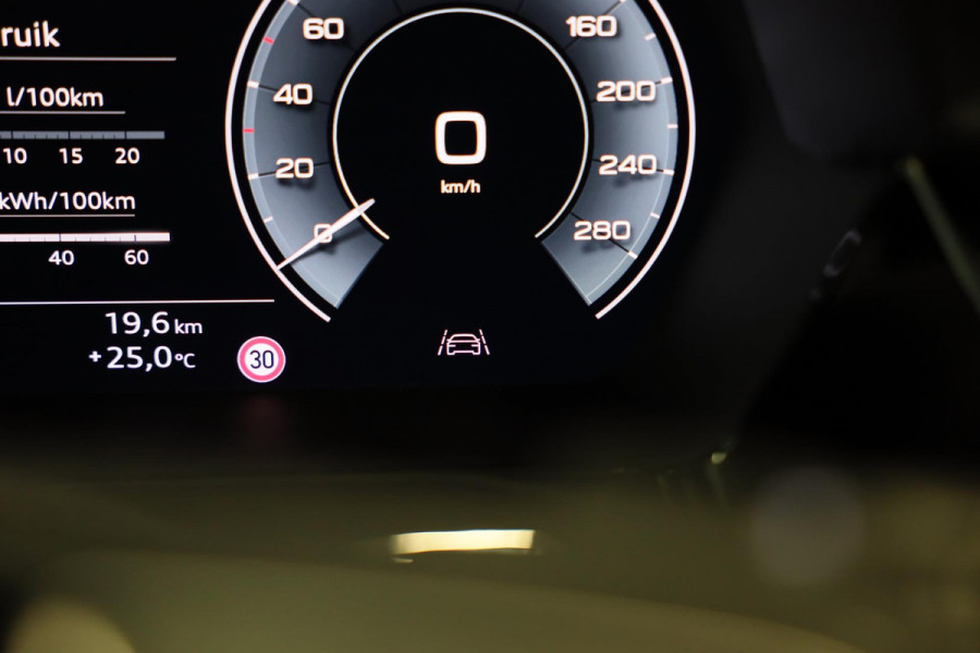 Audi A3 Sportback 40 TFSI e RS3 Look / 204 PK / RS Zetels / Cc / Camera / Navi / Open Pano / Digital Cockpit / Led / Pdc / 18 Inch