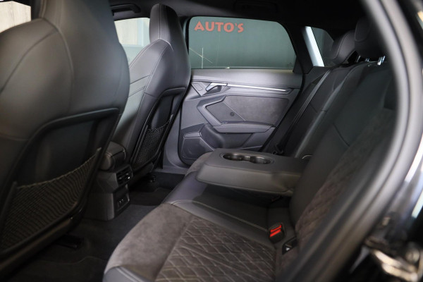 Audi A3 Sportback 40 TFSI e RS3 Look / 204 PK / RS Zetels / Cc / Camera / Navi / Open Pano / Digital Cockpit / Led / Pdc / 18 Inch