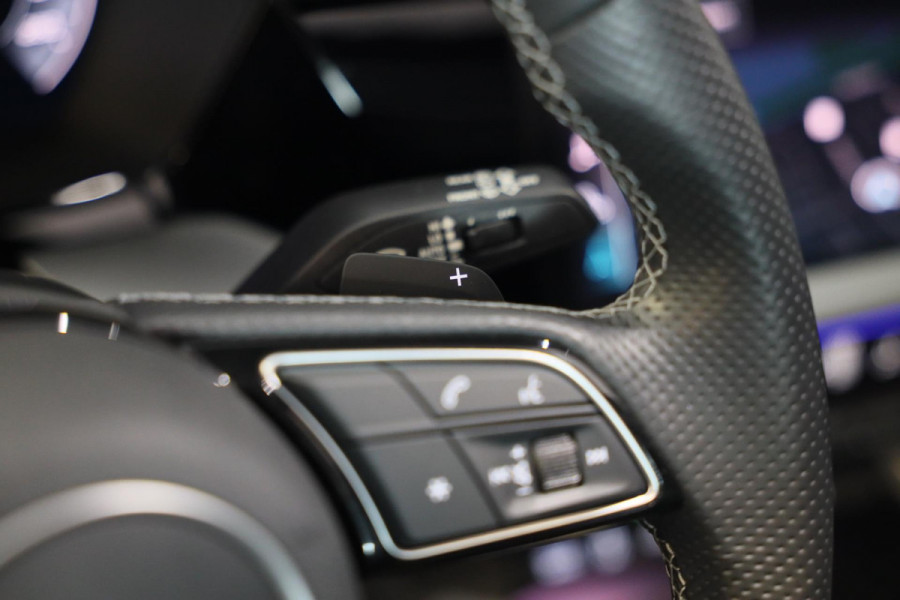 Audi A3 Sportback 40 TFSI e RS3 Look / 204 PK / RS Zetels / Cc / Camera / Navi / Open Pano / Digital Cockpit / Led / Pdc / 18 Inch