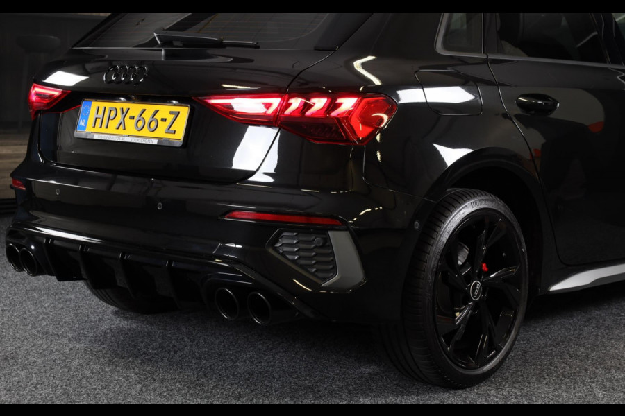 Audi A3 Sportback 40 TFSI e RS3 Look / 204 PK / RS Zetels / Cc / Camera / Navi / Open Pano / Digital Cockpit / Led / Pdc / 18 Inch