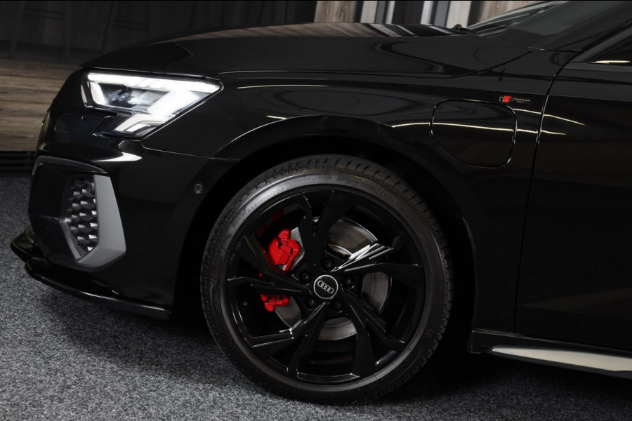 Audi A3 Sportback 40 TFSI e RS3 Look / 204 PK / RS Zetels / Cc / Camera / Navi / Open Pano / Digital Cockpit / Led / Pdc / 18 Inch