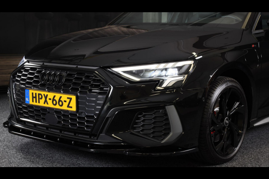 Audi A3 Sportback 40 TFSI e RS3 Look / 204 PK / RS Zetels / Cc / Camera / Navi / Open Pano / Digital Cockpit / Led / Pdc / 18 Inch