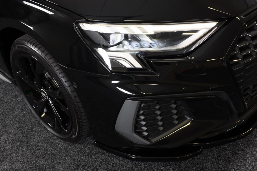 Audi A3 Sportback 40 TFSI e RS3 Look / 204 PK / RS Zetels / Cc / Camera / Navi / Open Pano / Digital Cockpit / Led / Pdc / 18 Inch