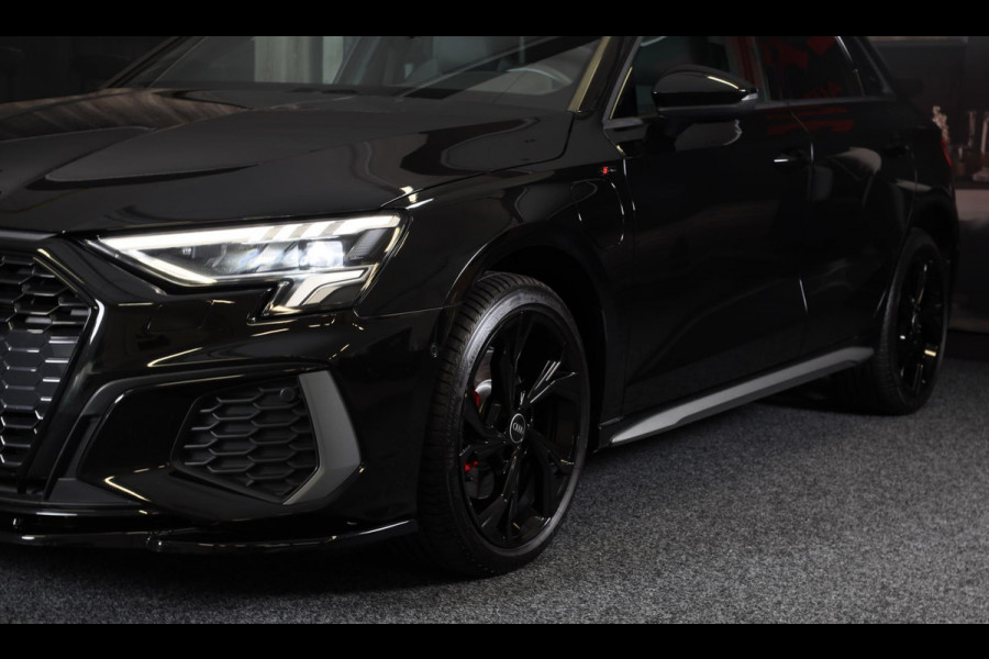 Audi A3 Sportback 40 TFSI e RS3 Look / 204 PK / RS Zetels / Cc / Camera / Navi / Open Pano / Digital Cockpit / Led / Pdc / 18 Inch