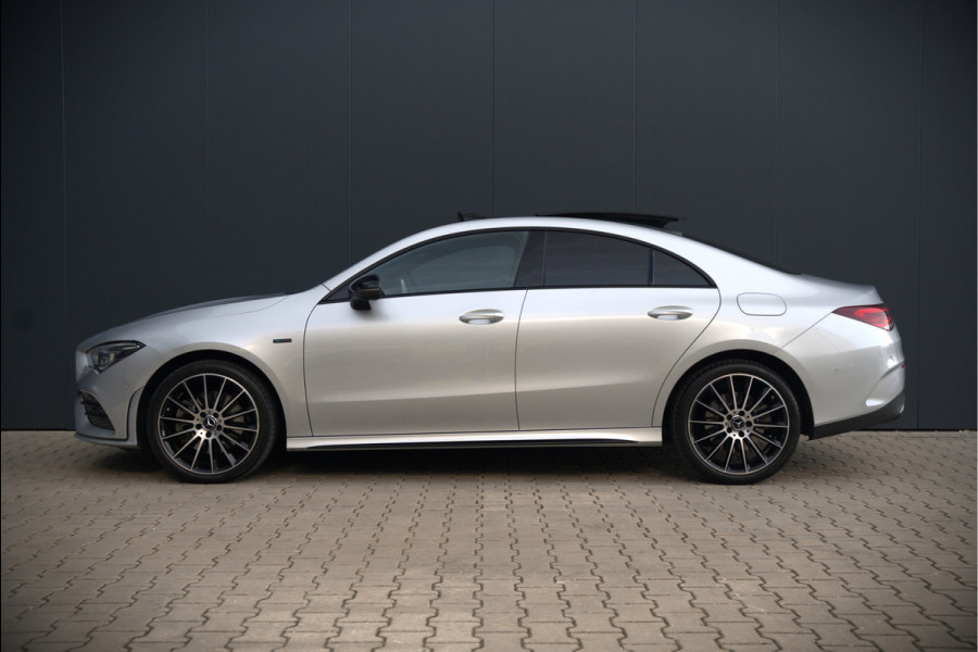 Mercedes-Benz CLA-Klasse 250 e Premium Plus AMG | Panoramadak | Burmester | Stoelverwarming | Apple Carplay | Keyless | Memory Seats| Cruise Control | Ambiance verlichting | 360 Camera | Parkeersensoren | Standkachel | Dodehoekdetectie