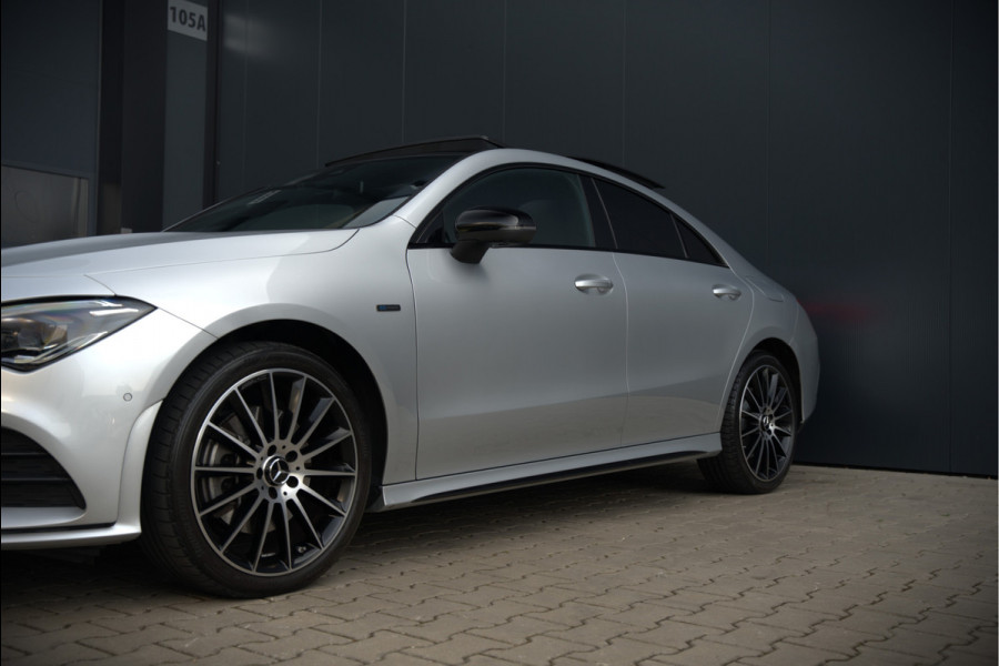 Mercedes-Benz CLA-Klasse 250 e Premium Plus AMG | Panoramadak | Burmester | Stoelverwarming | Apple Carplay | Keyless | Memory Seats| Cruise Control | Ambiance verlichting | 360 Camera | Parkeersensoren | Standkachel | Dodehoekdetectie