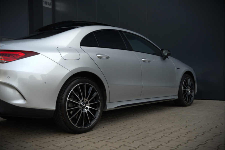 Mercedes-Benz CLA-Klasse 250 e Premium Plus AMG | Panoramadak | Burmester | Stoelverwarming | Apple Carplay | Keyless | Memory Seats| Cruise Control | Ambiance verlichting | 360 Camera | Parkeersensoren | Standkachel | Dodehoekdetectie