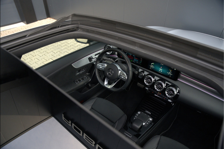 Mercedes-Benz CLA-Klasse 250 e Premium Plus AMG | Panoramadak | Burmester | Stoelverwarming | Apple Carplay | Keyless | Memory Seats| Cruise Control | Ambiance verlichting | 360 Camera | Parkeersensoren | Standkachel | Dodehoekdetectie