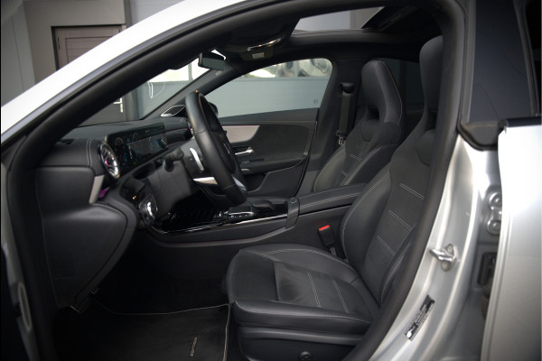 Mercedes-Benz CLA-Klasse 250 e Premium Plus AMG | Panoramadak | Burmester | Stoelverwarming | Apple Carplay | Keyless | Memory Seats| Cruise Control | Ambiance verlichting | 360 Camera | Parkeersensoren | Standkachel | Dodehoekdetectie