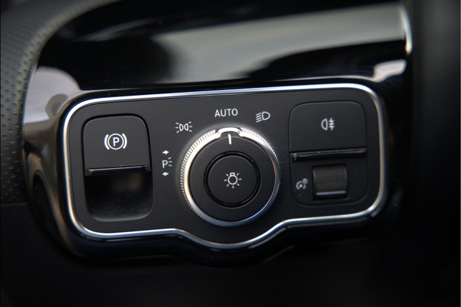 Mercedes-Benz CLA-Klasse 250 e Premium Plus AMG | Panoramadak | Burmester | Stoelverwarming | Apple Carplay | Keyless | Memory Seats| Cruise Control | Ambiance verlichting | 360 Camera | Parkeersensoren | Standkachel | Dodehoekdetectie