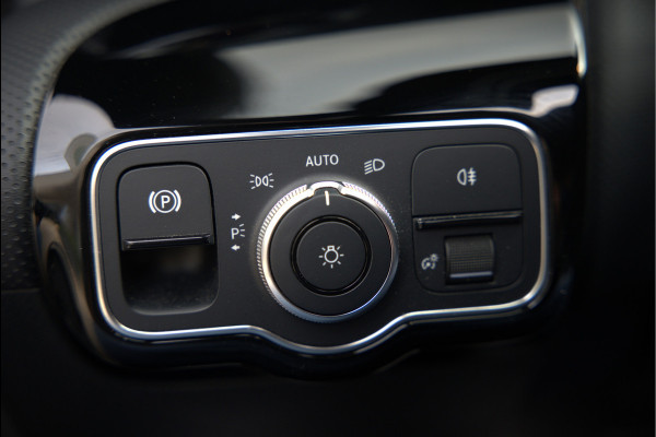 Mercedes-Benz CLA-Klasse 250 e Premium Plus AMG | Panoramadak | Burmester | Stoelverwarming | Apple Carplay | Keyless | Memory Seats| Cruise Control | Ambiance verlichting | 360 Camera | Parkeersensoren | Standkachel | Dodehoekdetectie