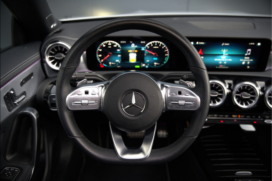 Mercedes-Benz CLA-Klasse 250 e Premium Plus AMG | Panoramadak | Burmester | Stoelverwarming | Apple Carplay | Keyless | Memory Seats| Cruise Control | Ambiance verlichting | 360 Camera | Parkeersensoren | Standkachel | Dodehoekdetectie