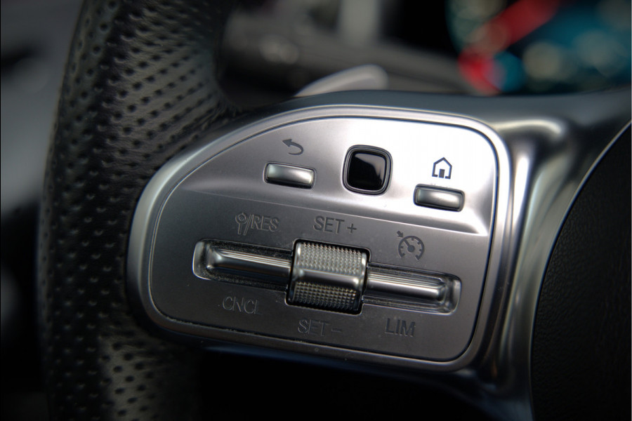Mercedes-Benz CLA-Klasse 250 e Premium Plus AMG | Panoramadak | Burmester | Stoelverwarming | Apple Carplay | Keyless | Memory Seats| Cruise Control | Ambiance verlichting | 360 Camera | Parkeersensoren | Standkachel | Dodehoekdetectie