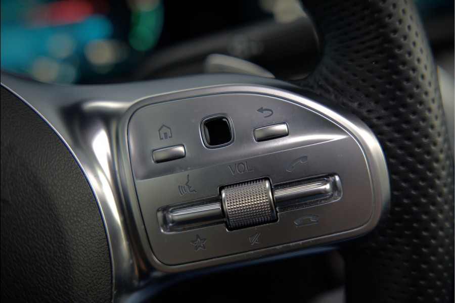 Mercedes-Benz CLA-Klasse 250 e Premium Plus AMG | Panoramadak | Burmester | Stoelverwarming | Apple Carplay | Keyless | Memory Seats| Cruise Control | Ambiance verlichting | 360 Camera | Parkeersensoren | Standkachel | Dodehoekdetectie