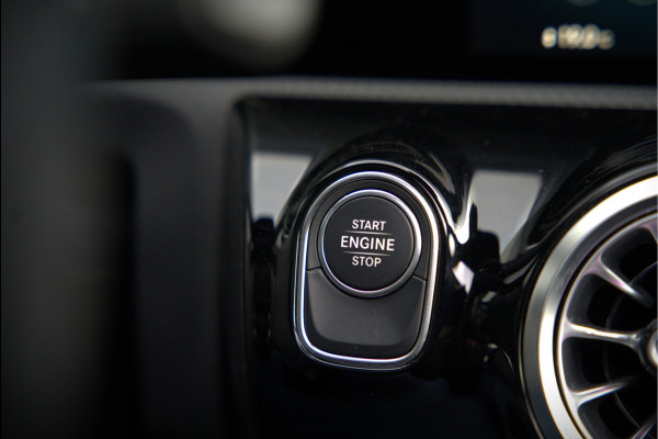 Mercedes-Benz CLA-Klasse 250 e Premium Plus AMG | Panoramadak | Burmester | Stoelverwarming | Apple Carplay | Keyless | Memory Seats| Cruise Control | Ambiance verlichting | 360 Camera | Parkeersensoren | Standkachel | Dodehoekdetectie