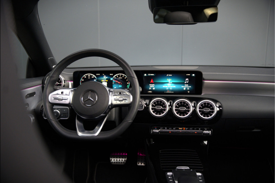 Mercedes-Benz CLA-Klasse 250 e Premium Plus AMG | Panoramadak | Burmester | Stoelverwarming | Apple Carplay | Keyless | Memory Seats| Cruise Control | Ambiance verlichting | 360 Camera | Parkeersensoren | Standkachel | Dodehoekdetectie