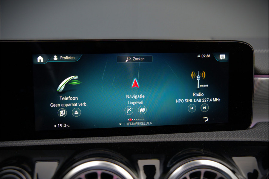 Mercedes-Benz CLA-Klasse 250 e Premium Plus AMG | Panoramadak | Burmester | Stoelverwarming | Apple Carplay | Keyless | Memory Seats| Cruise Control | Ambiance verlichting | 360 Camera | Parkeersensoren | Standkachel | Dodehoekdetectie
