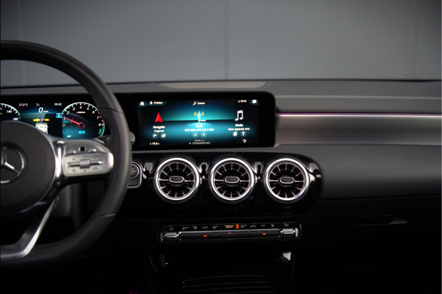 Mercedes-Benz CLA-Klasse 250 e Premium Plus AMG | Panoramadak | Burmester | Stoelverwarming | Apple Carplay | Keyless | Memory Seats| Cruise Control | Ambiance verlichting | 360 Camera | Parkeersensoren | Standkachel | Dodehoekdetectie