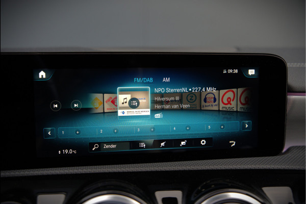 Mercedes-Benz CLA-Klasse 250 e Premium Plus AMG | Panoramadak | Burmester | Stoelverwarming | Apple Carplay | Keyless | Memory Seats| Cruise Control | Ambiance verlichting | 360 Camera | Parkeersensoren | Standkachel | Dodehoekdetectie