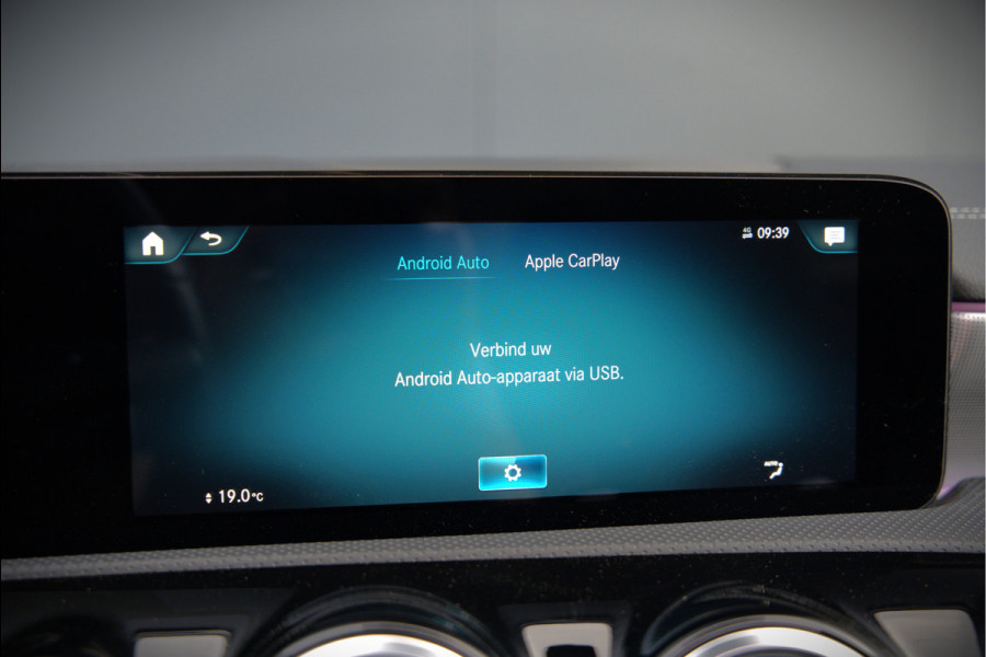 Mercedes-Benz CLA-Klasse 250 e Premium Plus AMG | Panoramadak | Burmester | Stoelverwarming | Apple Carplay | Keyless | Memory Seats| Cruise Control | Ambiance verlichting | 360 Camera | Parkeersensoren | Standkachel | Dodehoekdetectie