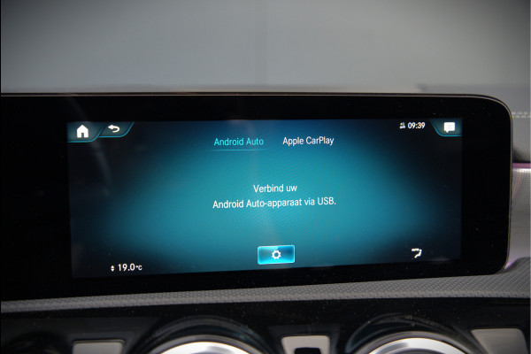 Mercedes-Benz CLA-Klasse 250 e Premium Plus AMG | Panoramadak | Burmester | Stoelverwarming | Apple Carplay | Keyless | Memory Seats| Cruise Control | Ambiance verlichting | 360 Camera | Parkeersensoren | Standkachel | Dodehoekdetectie