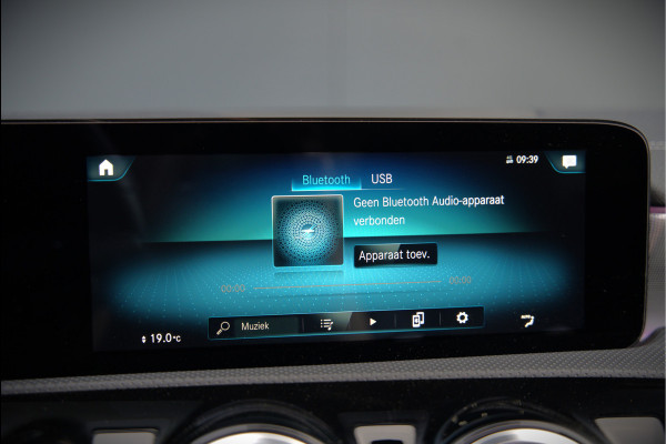 Mercedes-Benz CLA-Klasse 250 e Premium Plus AMG | Panoramadak | Burmester | Stoelverwarming | Apple Carplay | Keyless | Memory Seats| Cruise Control | Ambiance verlichting | 360 Camera | Parkeersensoren | Standkachel | Dodehoekdetectie