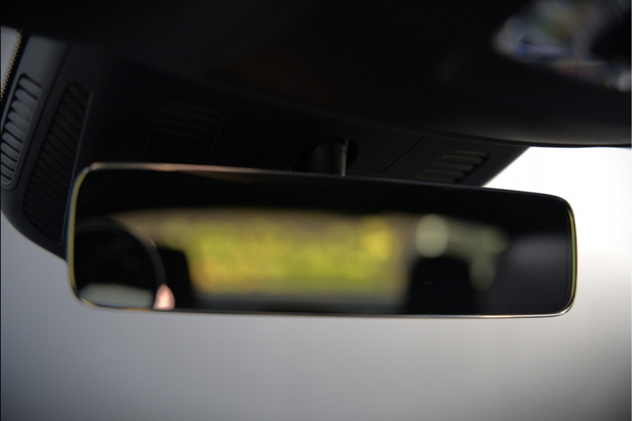 Mercedes-Benz CLA-Klasse 250 e Premium Plus AMG | Panoramadak | Burmester | Stoelverwarming | Apple Carplay | Keyless | Memory Seats| Cruise Control | Ambiance verlichting | 360 Camera | Parkeersensoren | Standkachel | Dodehoekdetectie