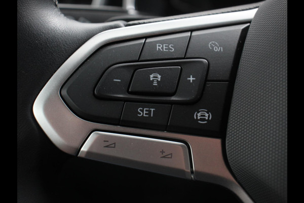 Volkswagen T-Roc 1.5 TSI 150pk Automaat R-Line Digitale Cockpit Climate Control Camera Navigatie Apple Carplay/Android Auto Lichtmetalen Velgen Parkeer sensoren Dab Led Adaptive Cruise Control