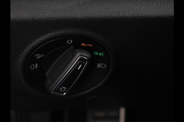 Volkswagen T-Roc 1.5 TSI 150pk Automaat R-Line Digitale Cockpit Climate Control Camera Navigatie Apple Carplay/Android Auto Lichtmetalen Velgen Parkeer sensoren Dab Led Adaptive Cruise Control