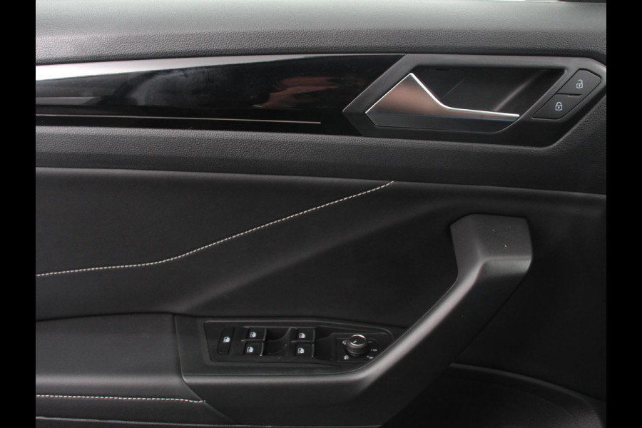 Volkswagen T-Roc 1.5 TSI 150pk Automaat R-Line Digitale Cockpit Climate Control Camera Navigatie Apple Carplay/Android Auto Lichtmetalen Velgen Parkeer sensoren Dab Led Adaptive Cruise Control