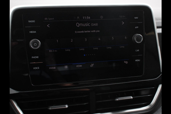 Volkswagen T-Roc 1.5 TSI 150pk Automaat R-Line Digitale Cockpit Climate Control Camera Navigatie Apple Carplay/Android Auto Lichtmetalen Velgen Parkeer sensoren Dab Led Adaptive Cruise Control