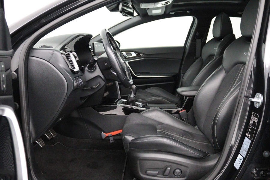 Kia ProCeed 1.5 T-GDI GT-PlusLine (PANORAMADAK, STOEL/STUUR VERWARMING, NAVI, ACHTERUITRIJCAMERA, ELEKTR STOELEN)