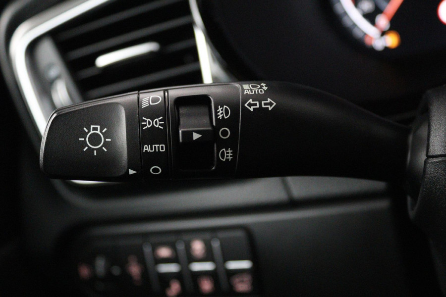 Kia ProCeed 1.5 T-GDI GT-PlusLine (PANORAMADAK, STOEL/STUUR VERWARMING, NAVI, ACHTERUITRIJCAMERA, ELEKTR STOELEN)