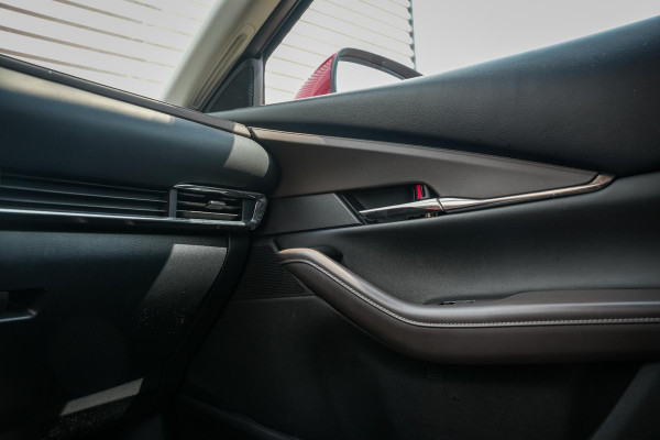 Mazda CX-30 2.0 e-SkyActiv-X M Hybrid Comfort Leder Stuurwielbed. Airco Parkeersensoren Camera