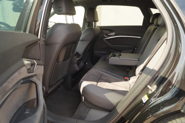 Audi e-tron 55 Quattro 95kWh S-Line -PANO-ECC-NAVI-PDC-