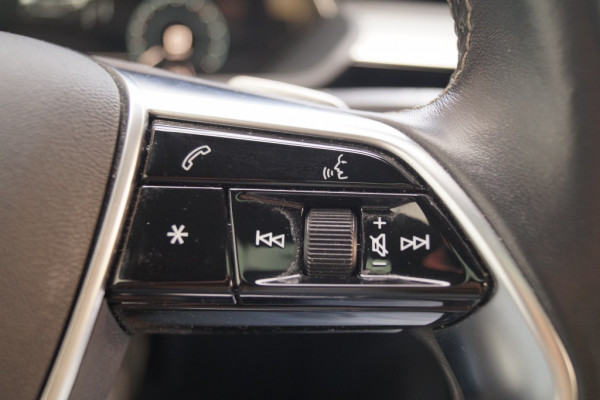 Audi e-tron 55 Quattro 95kWh S-Line -PANO-ECC-NAVI-PDC-