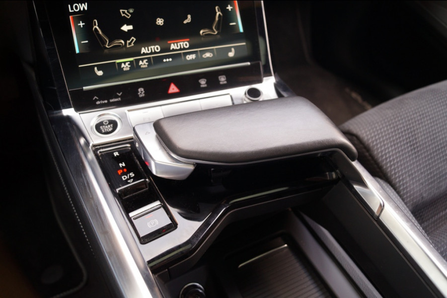 Audi e-tron 55 Quattro 95kWh S-Line -PANO-ECC-NAVI-PDC-