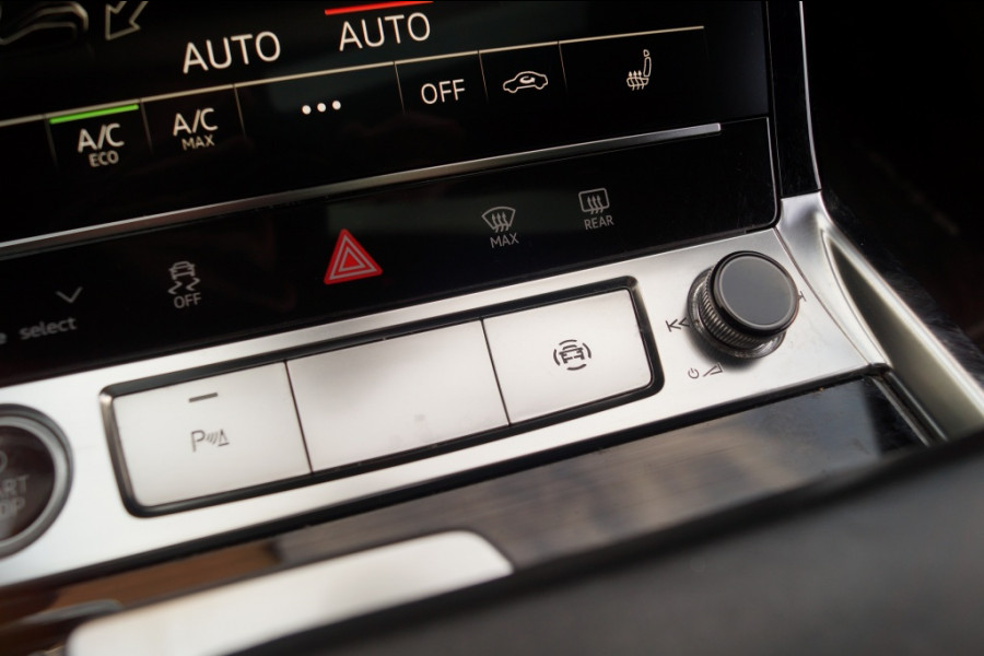 Audi e-tron 55 Quattro 95kWh S-Line -PANO-ECC-NAVI-PDC-