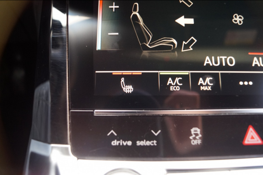Audi e-tron 55 Quattro 95kWh S-Line -PANO-ECC-NAVI-PDC-