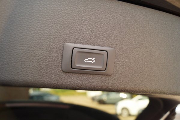 Audi e-tron 55 Quattro 95kWh S-Line -PANO-ECC-NAVI-PDC-