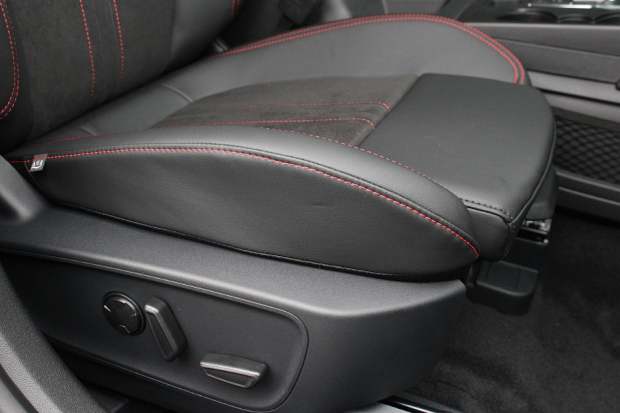 Ford Kuga 2.5 PHEV ST-Line X 243pk Wegklapbare Trekhaak | Winterpack | Panorama dak | 19 inch velgen | Technology Pack | Solar Silver