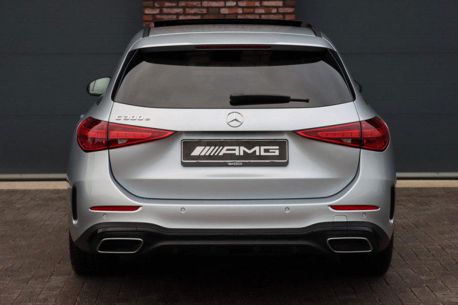 Mercedes-Benz C-Klasse Estate 300 e AMG Line Aut9 | Panoramadak | Trekhaak | Leder | Camera | Sfeerverlichting | Dodehoekassistent | Stoelverwarming | Advanced Sound System | High Perf. LED |
