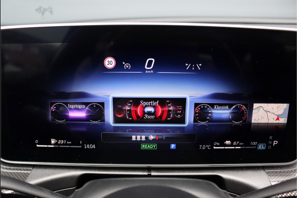 Mercedes-Benz C-Klasse Estate 300 e AMG Line Aut9 | Panoramadak | Trekhaak | Leder | Camera | Sfeerverlichting | Dodehoekassistent | Stoelverwarming | Advanced Sound System | High Perf. LED |