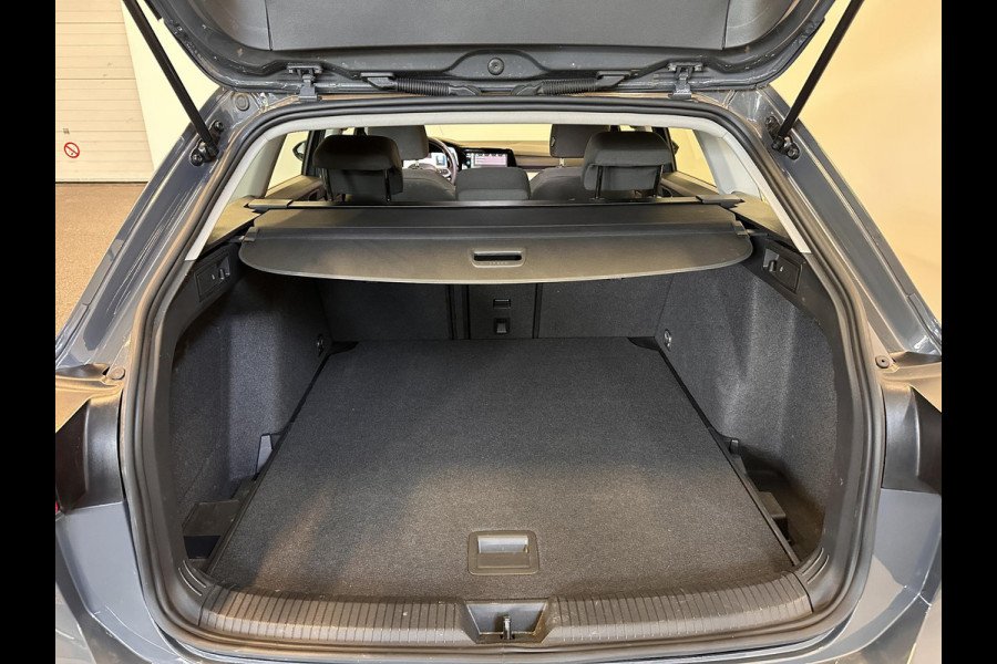 Volkswagen GOLF Variant 1.0 eTSI DSG Life Business Airco|ECC Navi Carplay Wireless PDC VA + Camera Adaptive Cruise Control