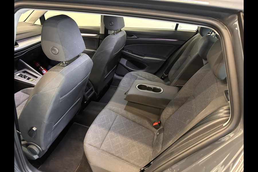 Volkswagen GOLF Variant 1.0 eTSI DSG Life Business Airco|ECC Navi Carplay Wireless PDC VA + Camera Adaptive Cruise Control