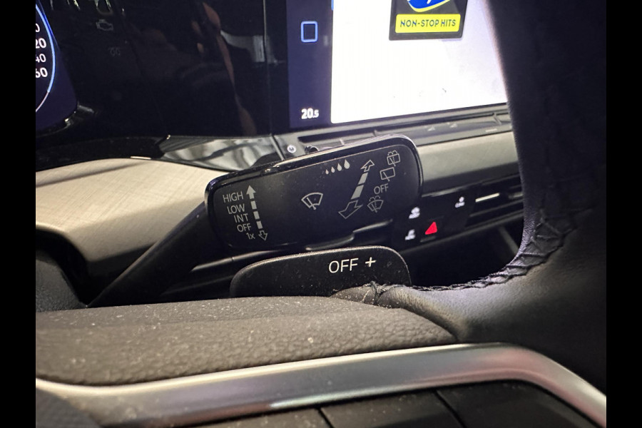 Volkswagen GOLF Variant 1.0 eTSI DSG Life Business Airco|ECC Navi Carplay Wireless PDC VA + Camera Adaptive Cruise Control