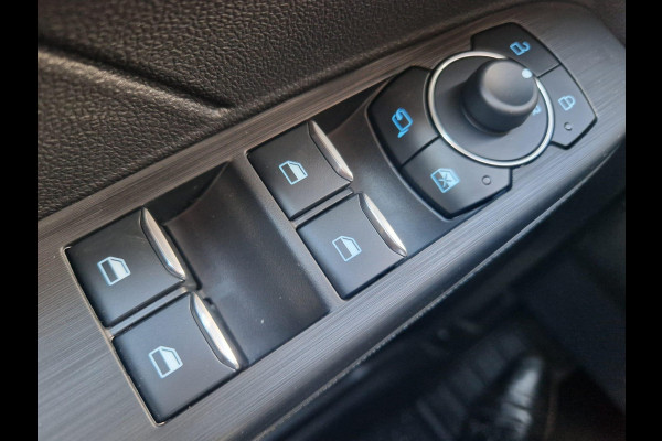 Ford Kuga 2.5 PHEV ST-Line 243 pk | Driver Assistance Pack | Wegklapbare trekhaak | 2.100 kg trekgewicht! | Winterpakket | All-seasonbanden | €4.000,- prijsvoordeel!